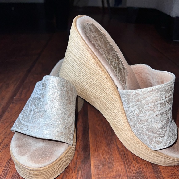 Sbicca Elegant Silver and Tan Wedge Sandals - Picture 1 of 8